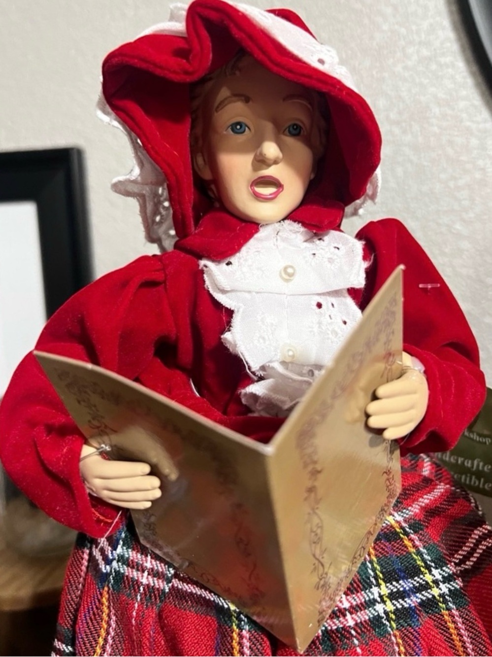 NWT Santa’s Workshop Christmas carolers - Picture 6 of 16